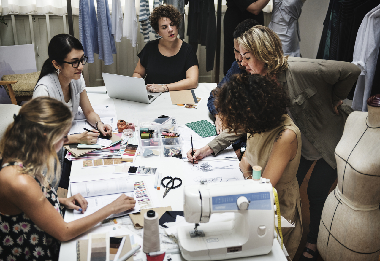 Design teams collaborate with digital tools and samples, reflecting rising apparel supply chain innovation in 2025.